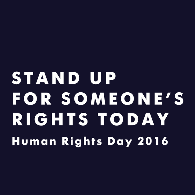 Das Logo der Vereinten Nationen zum Menschenrechtstag 2016. Zwei gezeichnete Figuren geben sich ein sogenanntes High five