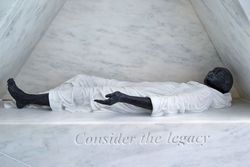 Denkmal zur Erinnerung an die Opfer von Sklaverei, St. Domingue ©UN Photo/ Devra Berkowitz